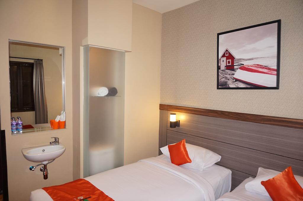 Ekon Hotel Yogyakarta Chambre photo