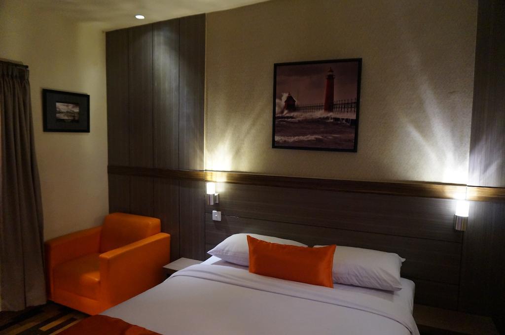 Ekon Hotel Yogyakarta Chambre photo