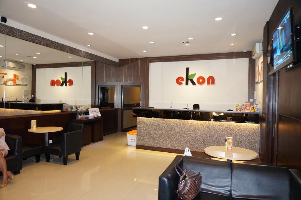 Ekon Hotel Yogyakarta Extérieur photo